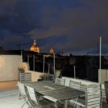 Duplex Penthouse Apartment *